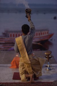 Face au Gange, Aarti Puja, lever du jour