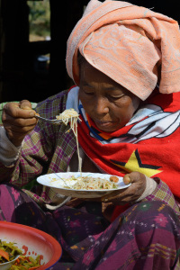 Visages de Birmanie: femme Palaung près d'Aung Ban