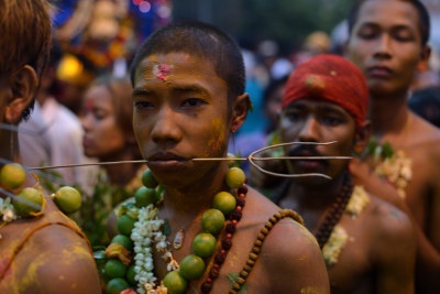 Fêtes et festivals: une procession au coeur de Yangon