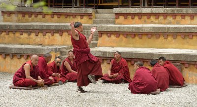 Monks debates in Sera